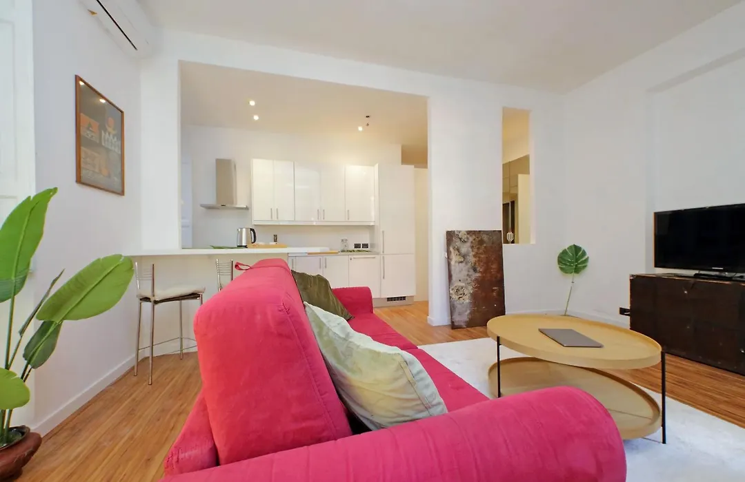 A Casa, Aventino-1