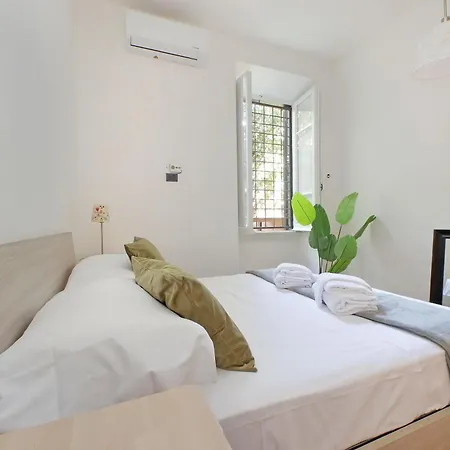 A Casa, Aventino-2